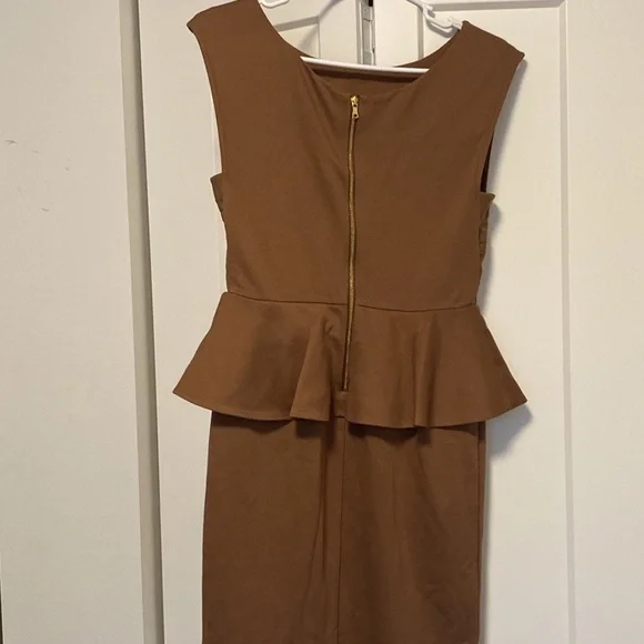 [Alice + Olivia] Employed Brown Sleeveless Peplum Pencil Midi Dress Women’s Sz 6 - Picture 5 of 10